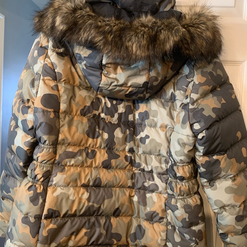 The North Face Camouflage Puffer Jacket in Beige, Olive, Gray with fur hood - Picture 5 of 7